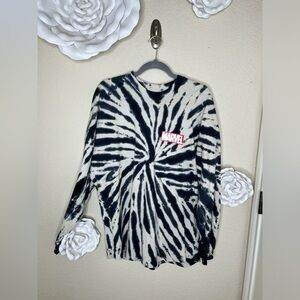 NTM: Disney Parks Marvel Black & White Tie Dye Spirit Jersey w/ Characters Sz M